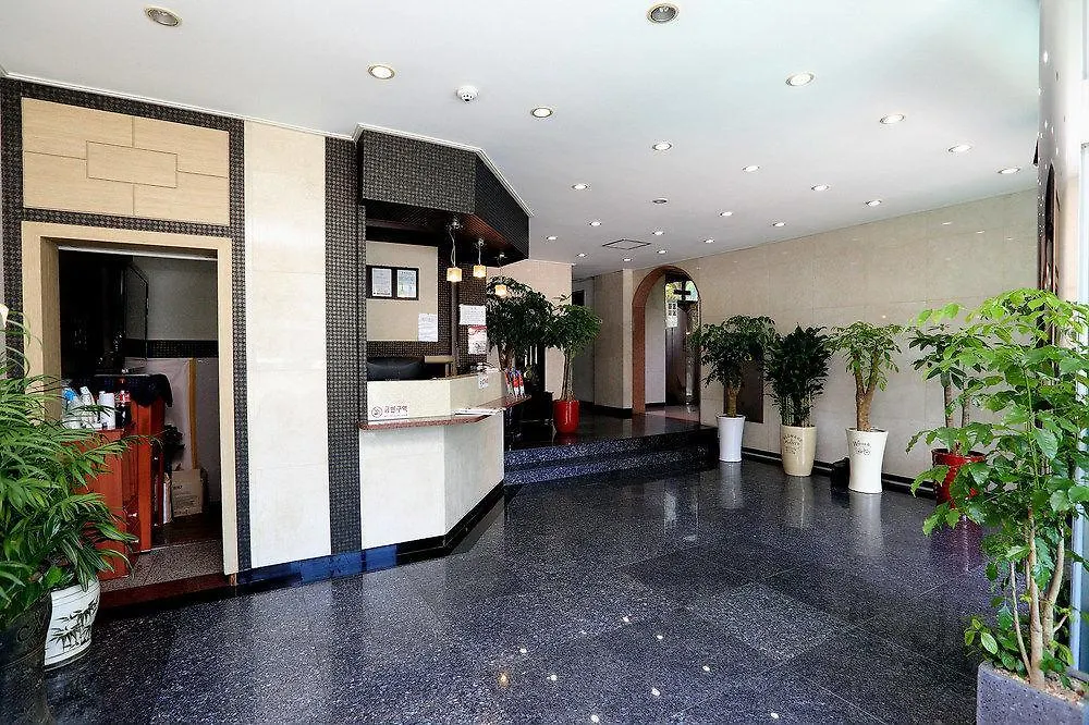 Apple Hotel Jeju 3*,
