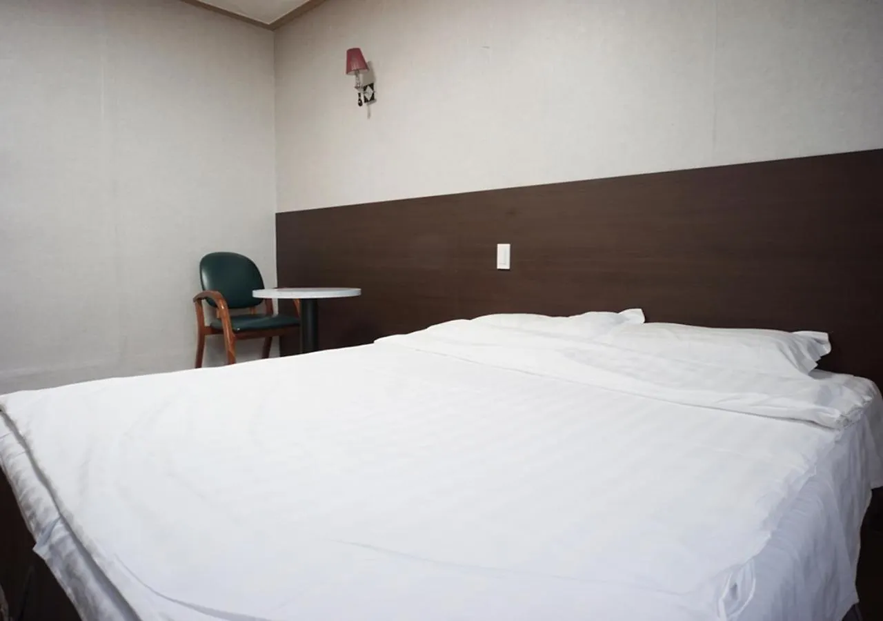 Apple Hotel Τζέτζου